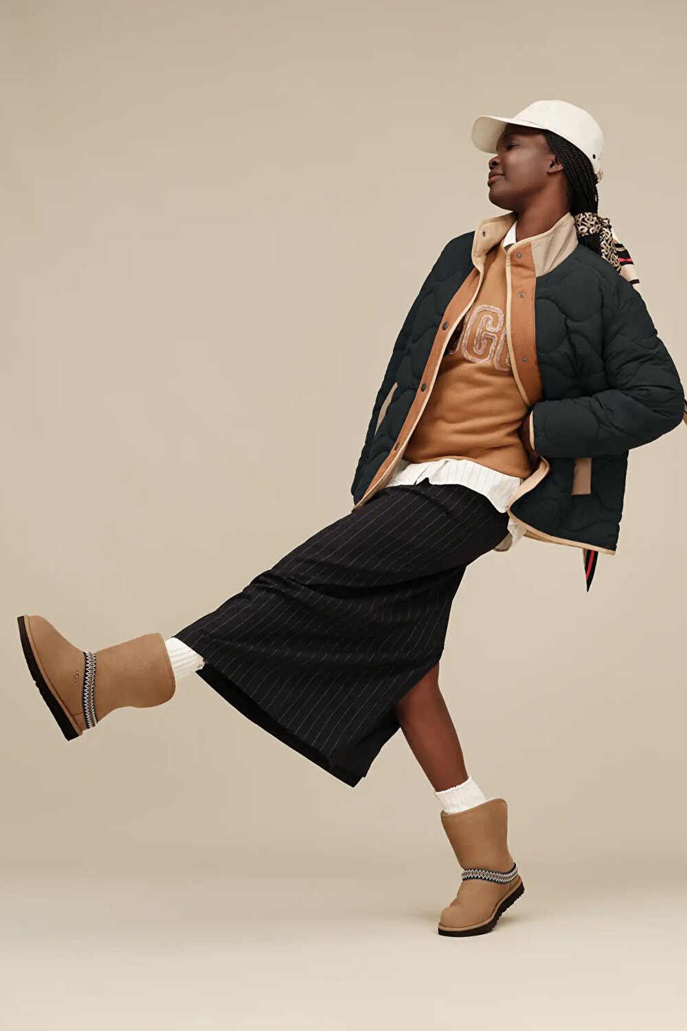 1161770 CLASSIC SHORT CRESCENT UGG KADIN BOT