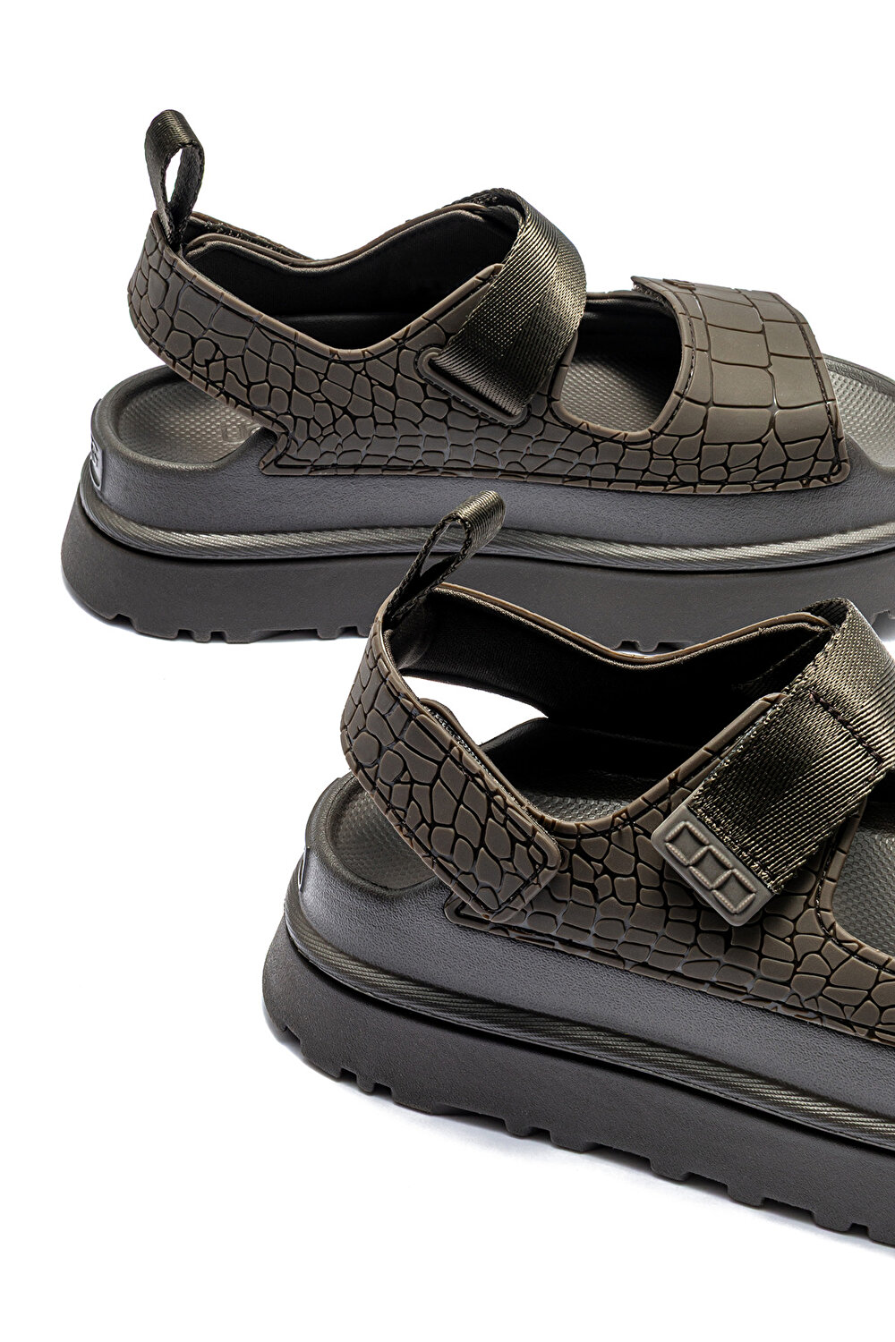 1175311 GOLDENGLOW EMBOSSED UGG KADIN PLATFORM SANDALET