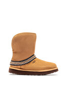 1161770 CLASSIC SHORT CRESCENT UGG KADIN BOT