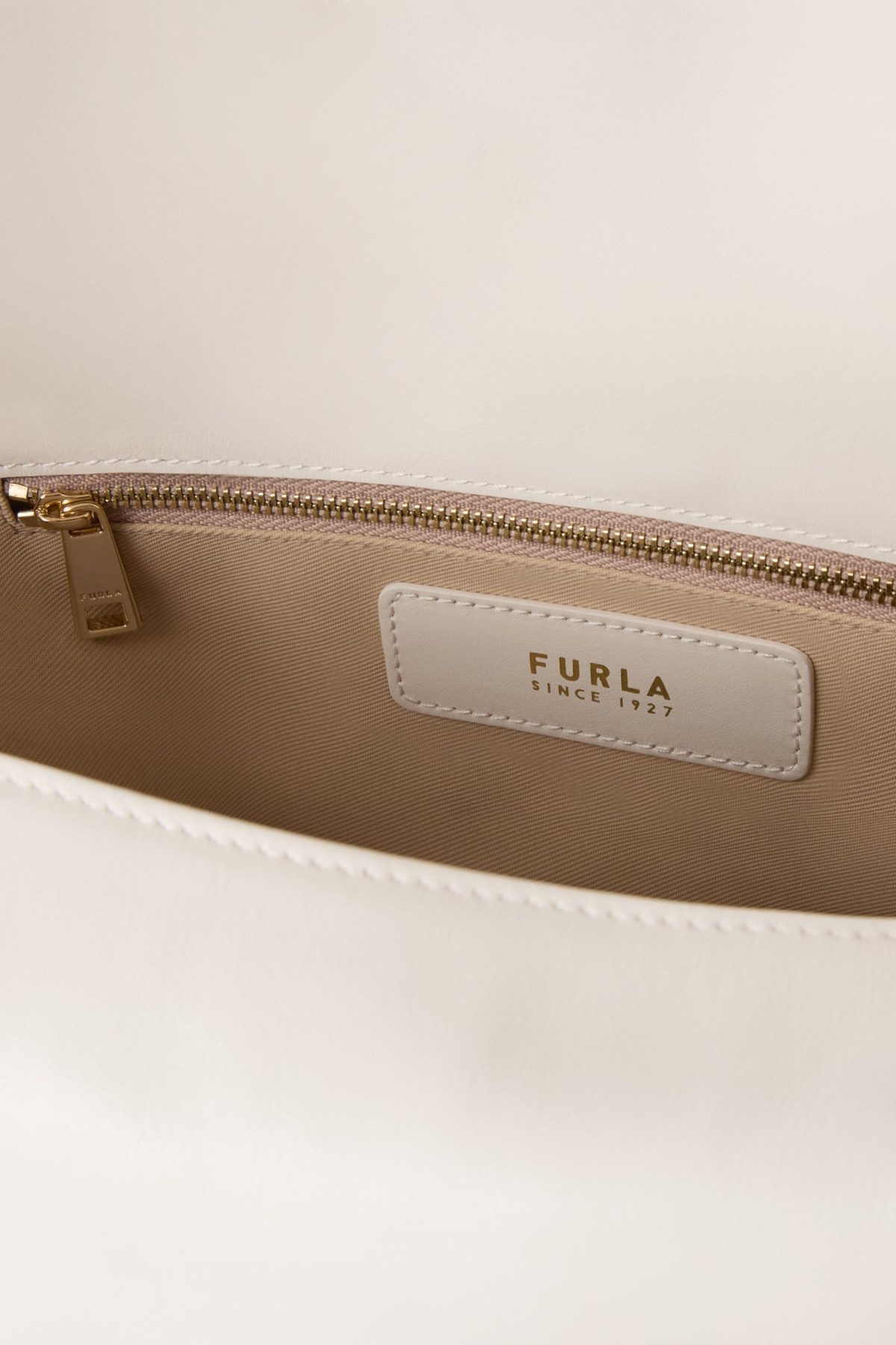 WB02019 FURLA GINEVRA M SHOULDER BAG